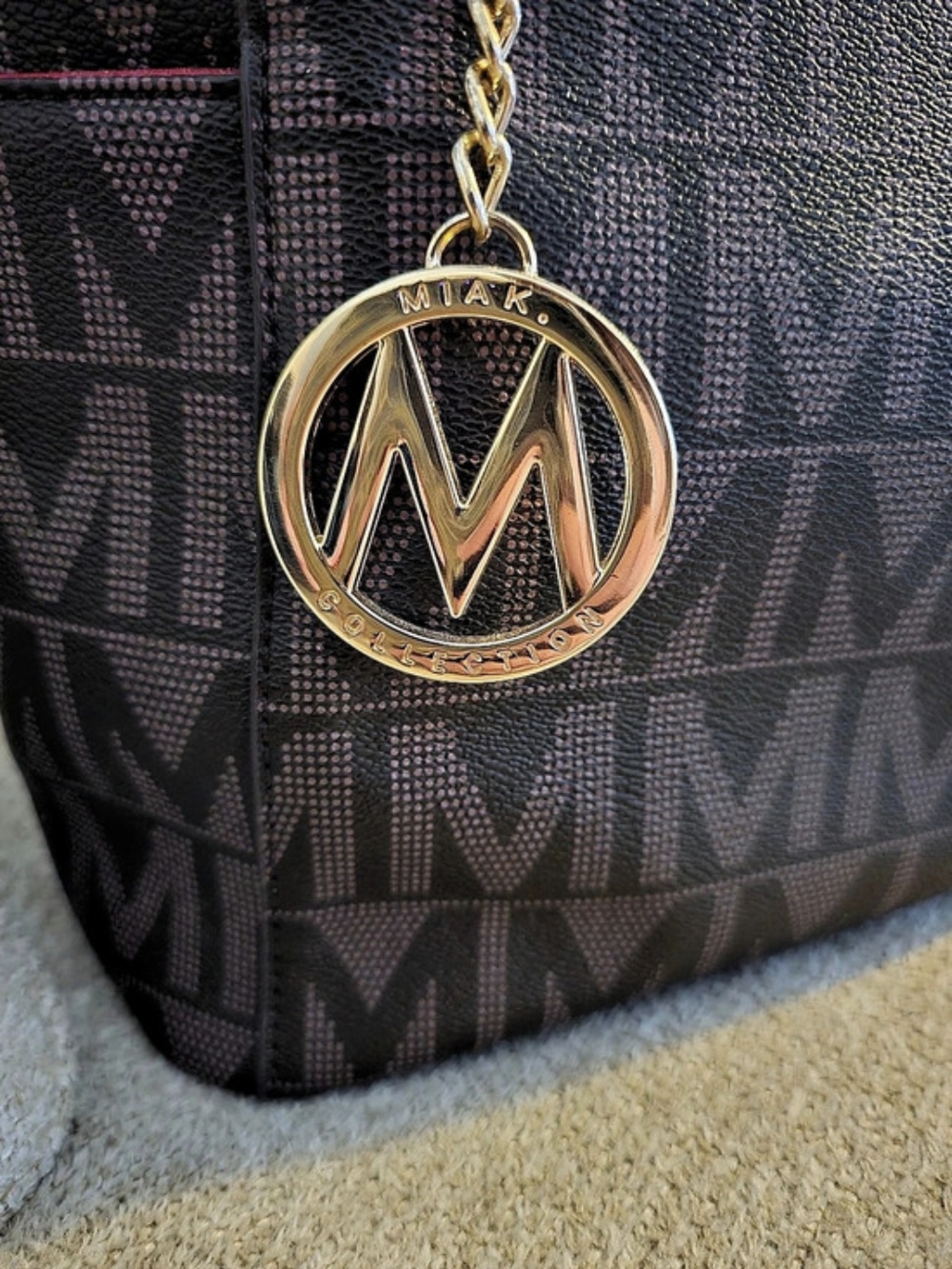 Mia K. Tote in Black & Pink Like New - Picture 5 of 8